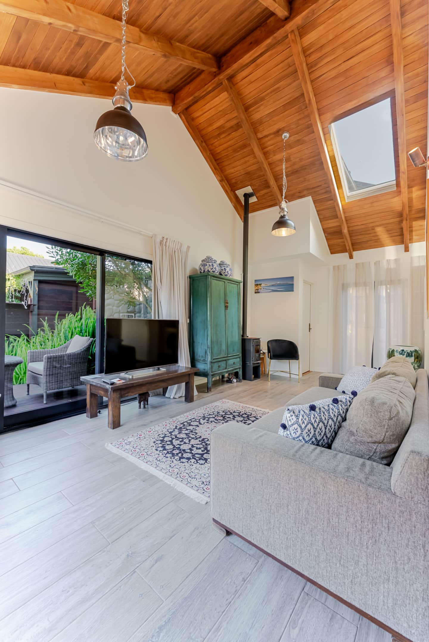 Light And Airy In Oakura 1