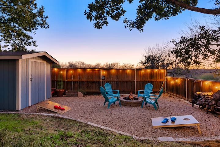 Fire Pit | Amazing Patio 5min – SOCO and St Elmo