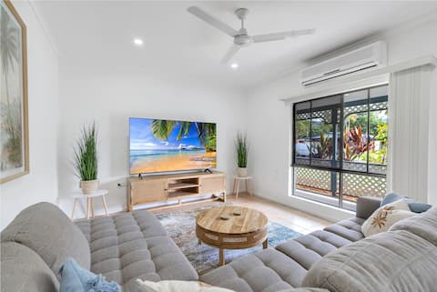 Casa Del Mar—Poolside Retreat Near Trinity Beach