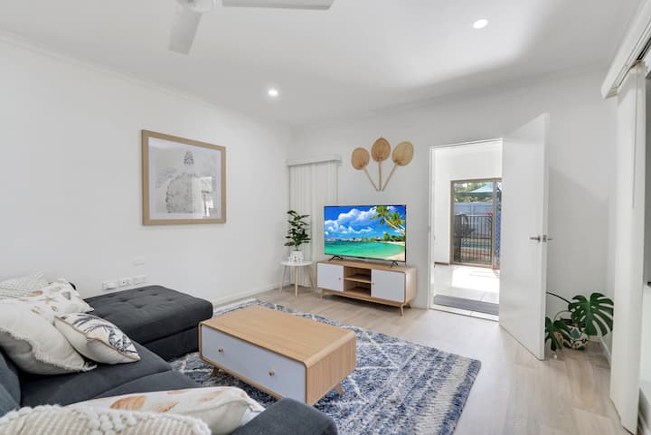 Casa Del Mar—poolside Retreat Near Trinity Beach - Trinity Beach