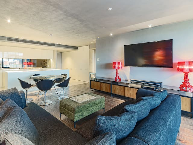 Luxury Apartment- Opposite Grand Prix Track