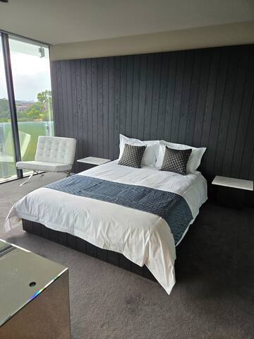 Luxury Apartment- Opposite Grand Prix Track gallery image 4