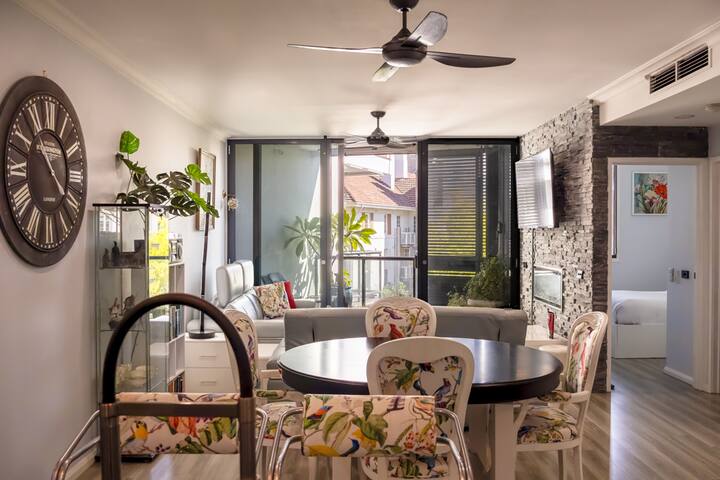 3-Bedroom Stay in Vibrant St Kilda Rd