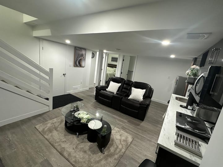 Joade 1-bedroom Luxury Suite - Winnipeg
