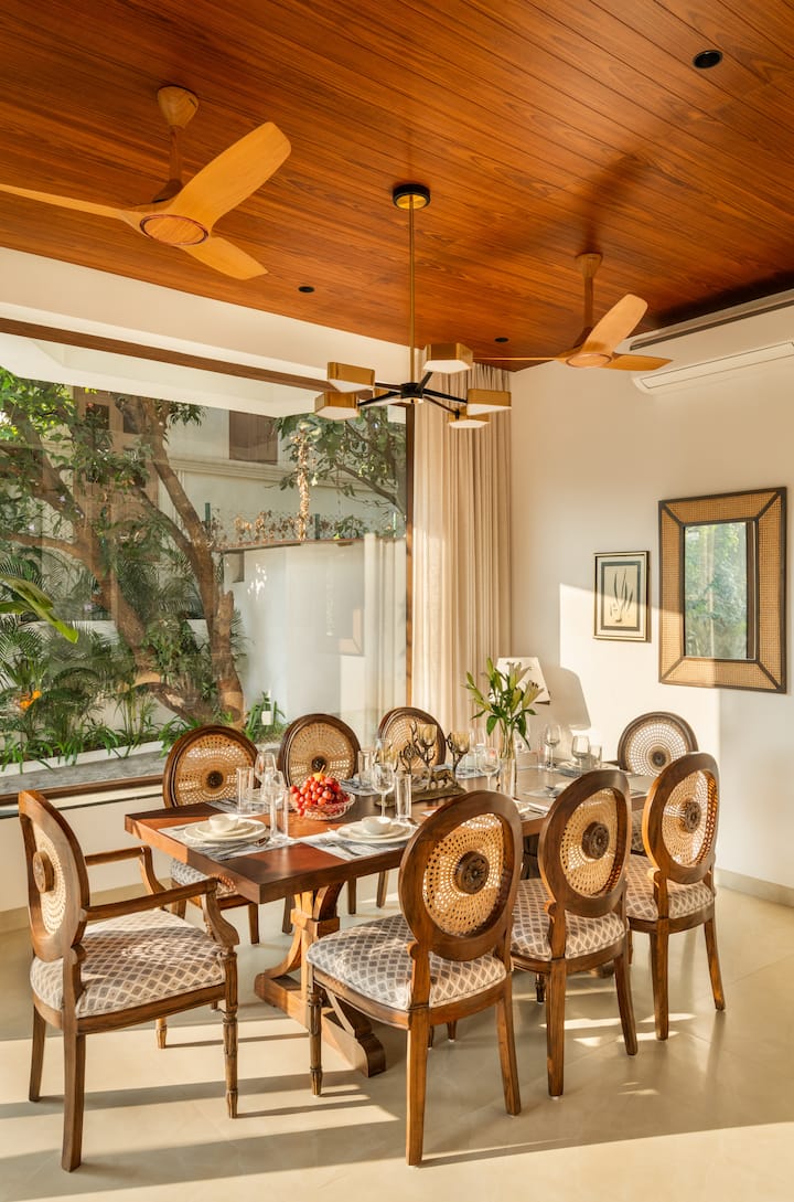 Dining area image 2