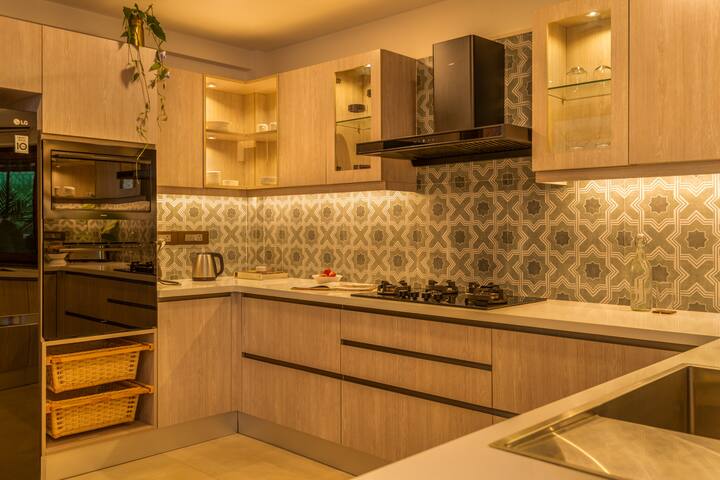 Full kitchen image 1