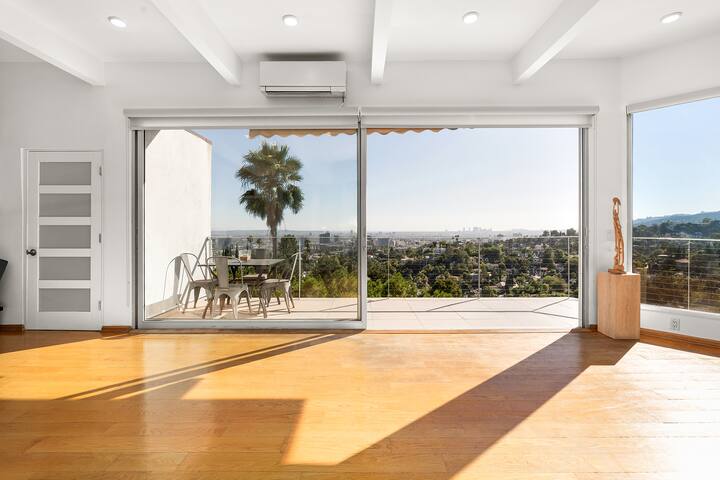 Hollywood Hilltop Oasis 3bd/2bth gallery image 4