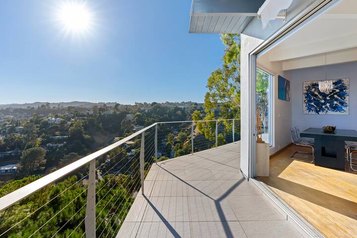 Hollywood Hilltop Oasis 3bd/2bth gallery image 2