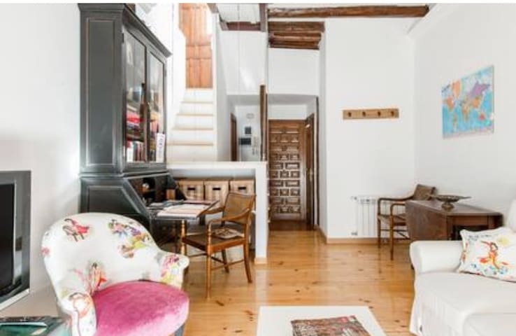 Ático duplex con terraza en puro centro, 2 a 8 pax gallery image 2