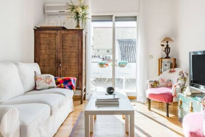 Ático duplex con terraza en puro centro, 2 a 8 pax gallery image 3