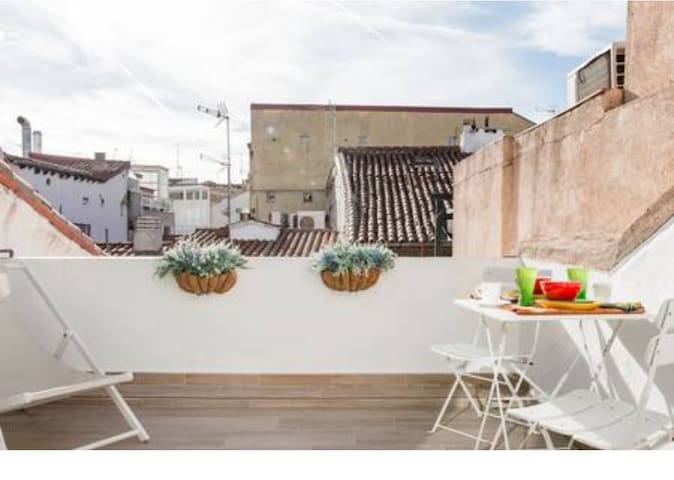 Ático duplex con terraza en puro centro, 2 a 8 pax