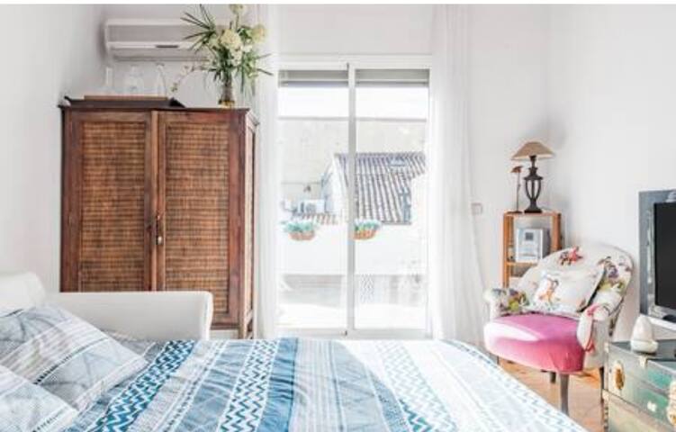 Ático duplex con terraza en puro centro, 2 a 8 pax gallery image 5