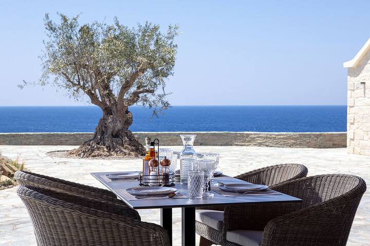 Luxury 5 Bedroom Seaside Villa gallery image 5