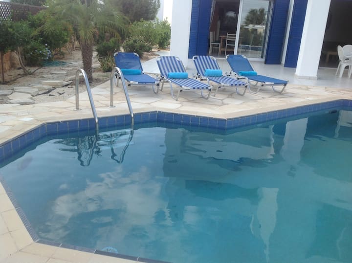 Beautiful Villa By The Sea - Pafos