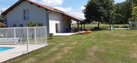 Large house with pool 12 Km from the ocean