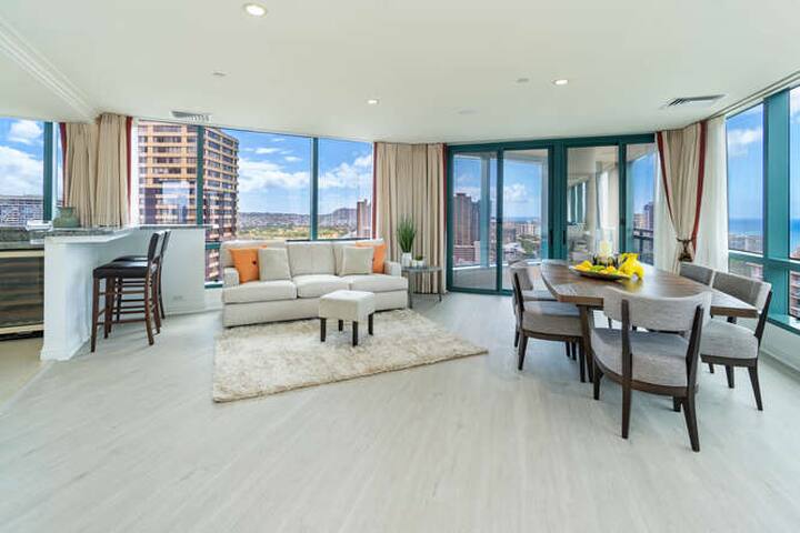 Luxury 3 bds Oceanview PH at Waikiki Landmark gallery image 5