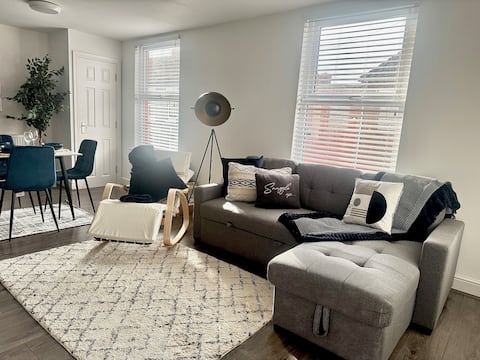 NEW Liverpool stays, sleeps 10, free parking