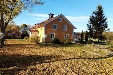 Idyllic country house near Gamlebyer Bay with boat