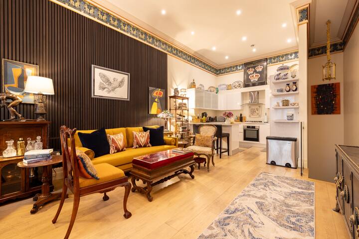 Paddington 7-Bed 13-Guest Massive House w/Patio gallery image 4