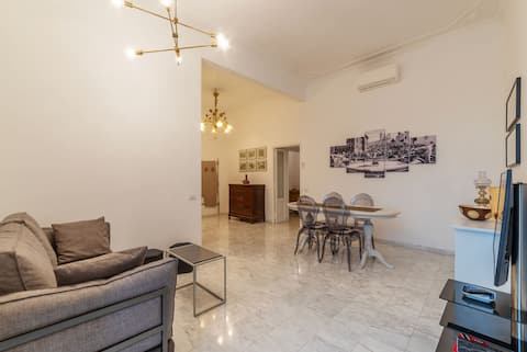 GuestHost - Zia Pina's Apartment