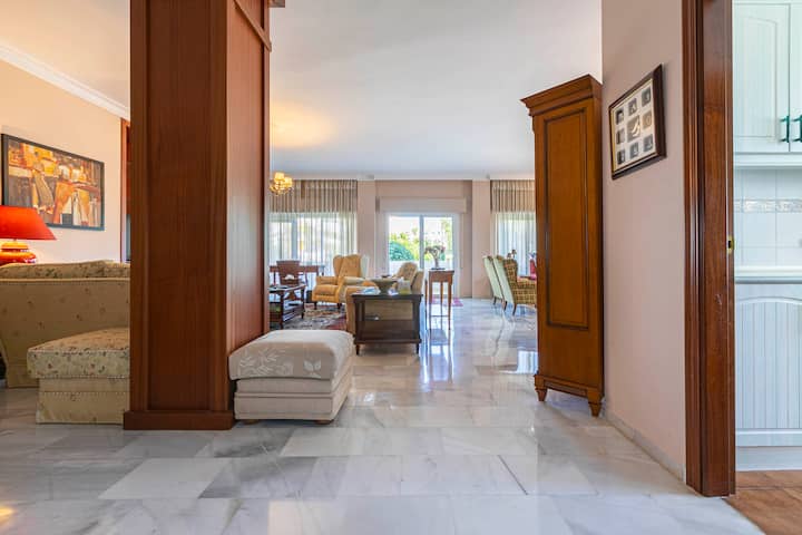 Stylish And Spacious 3 Bedroom Apartment - Marbella