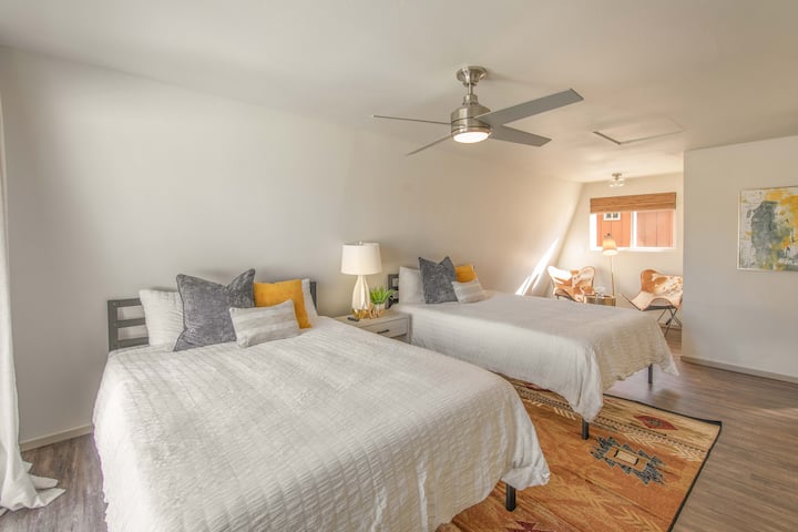 Საძინებელი №3: ფართო და კომფორტული ორი ორადგილიანი საწოლითა და ცალკე სააბაზანოთი.