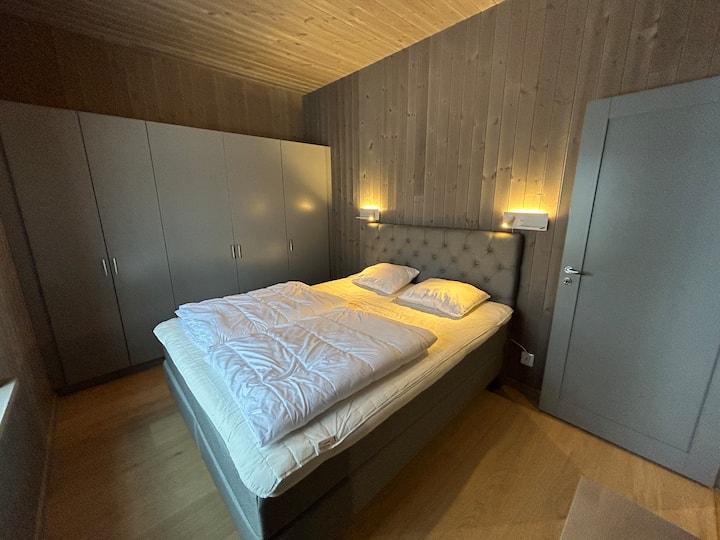 bračni krevet 160x200, ulazni kat