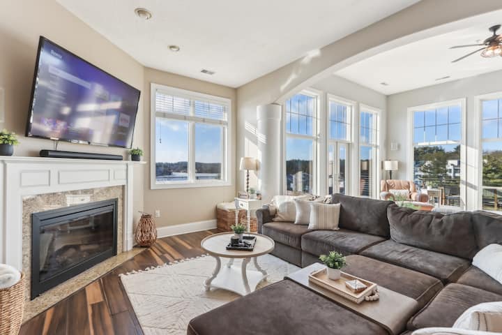 Penthouse Paradise At Delton Grand - Wisconsin Dells, WI