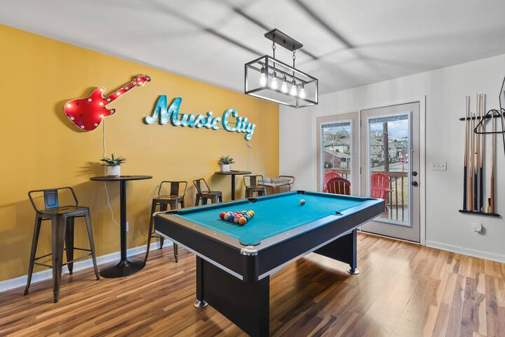 Pool Table, WALK to Downtown, Bars +Farmers Market