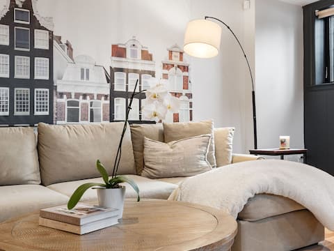 Successful Airbnb property: Cozy one bedroom in The Kingsway in Etobicoke—Lakeshore