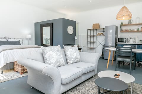 @16 Luxurious Business Apartment