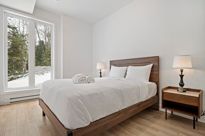 Gezellige en uitnodigende slaapkamer met zacht beddengoed voor een rustgevend verblijf!