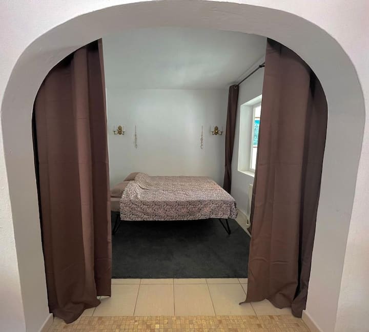 Spálňa 4 s 2 jednolôžkami (90 cm) a zatemňovacími závesmi