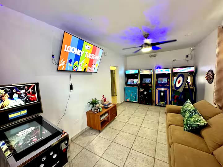 Aquatic Getaways 5min Airport-13be/7ba-isla Verde - San Juan, Puerto Rico