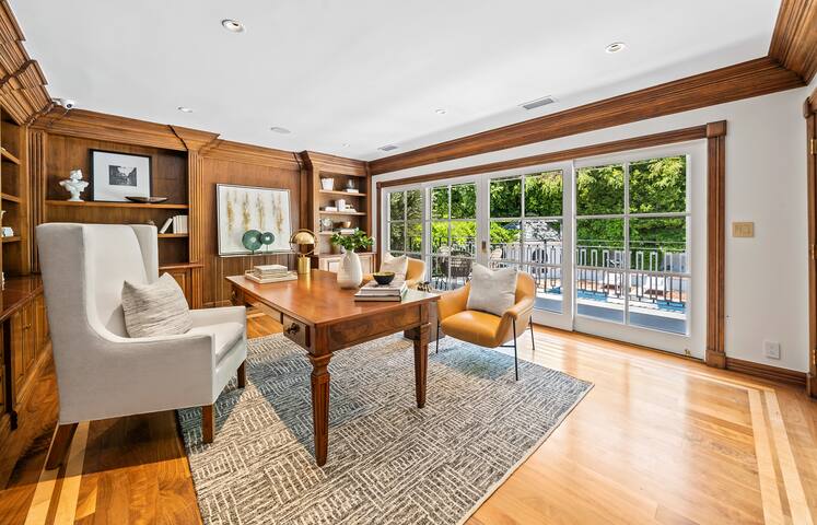 Prime Beverly Hills Mansion gallery image 3