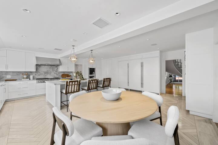 Prime Beverly Hills Mansion gallery image 5