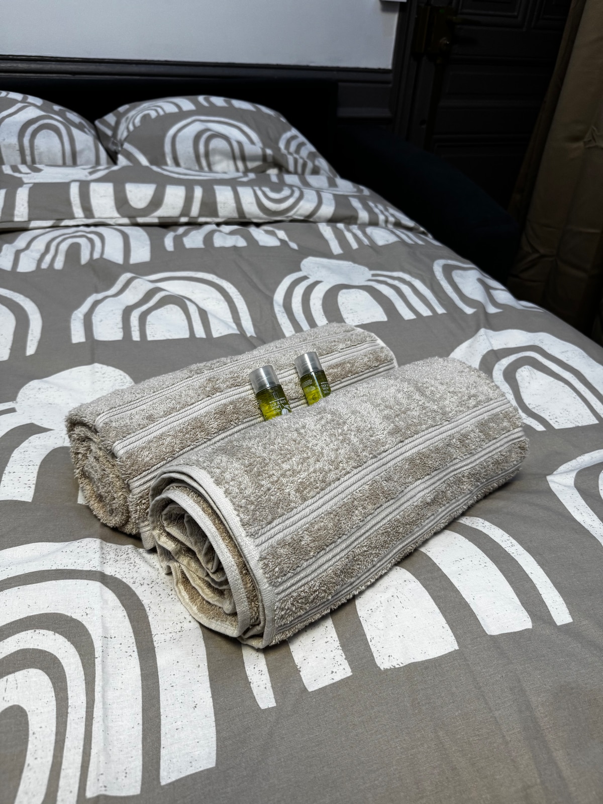 Toallas y gel de ducha a disposición