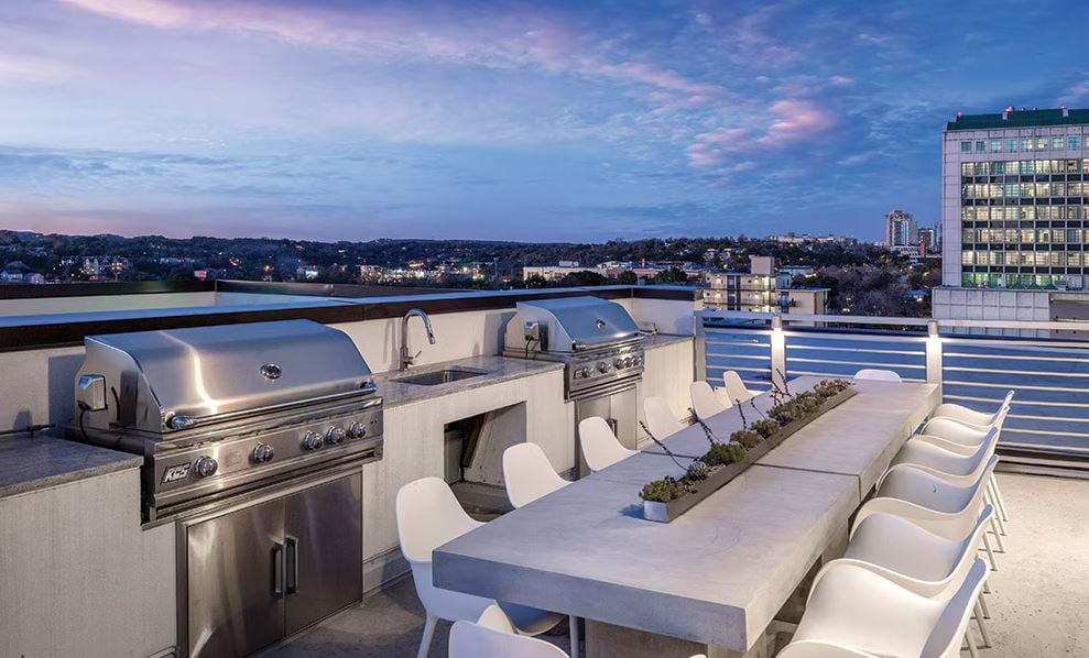 Deluxe Studio for 4 - Walk to Austin City Limits!