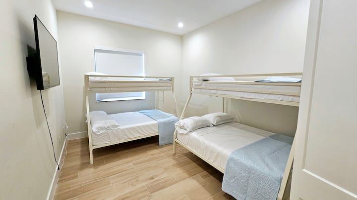 Dva (2) kreveta na kat 