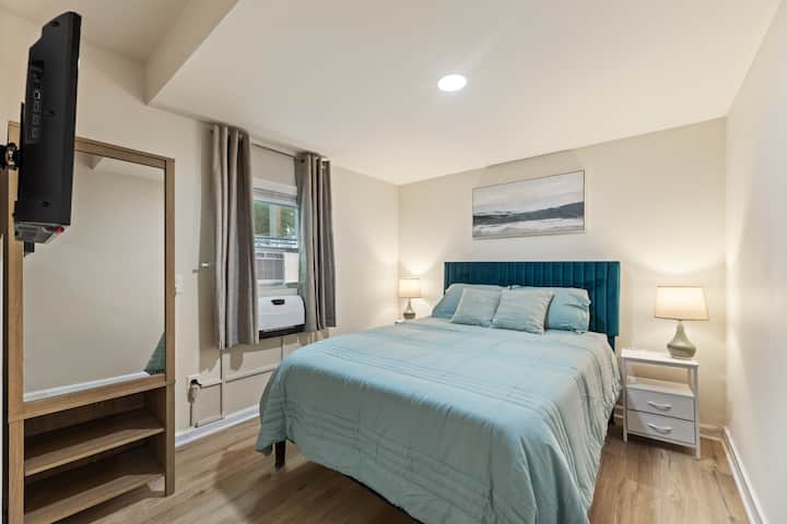 Spálňa | Útulná manželská posteľ a súkromná televízia