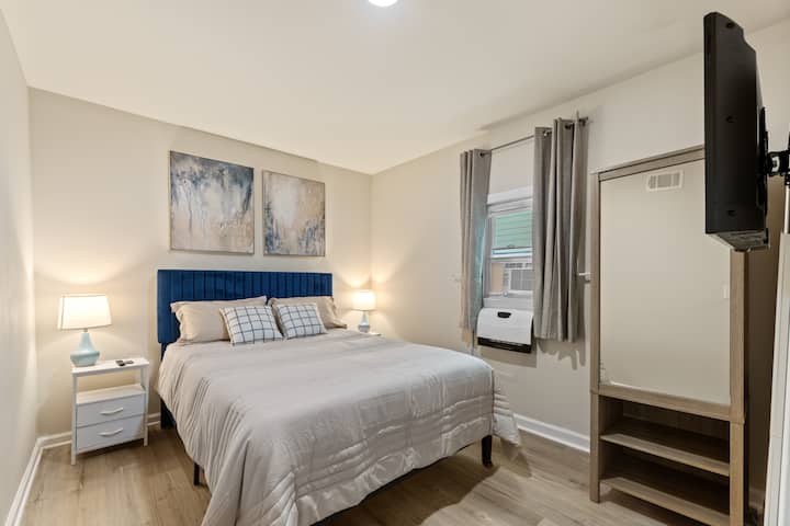 Spálňa Retreat | Manželská posteľ a inteligentná TV