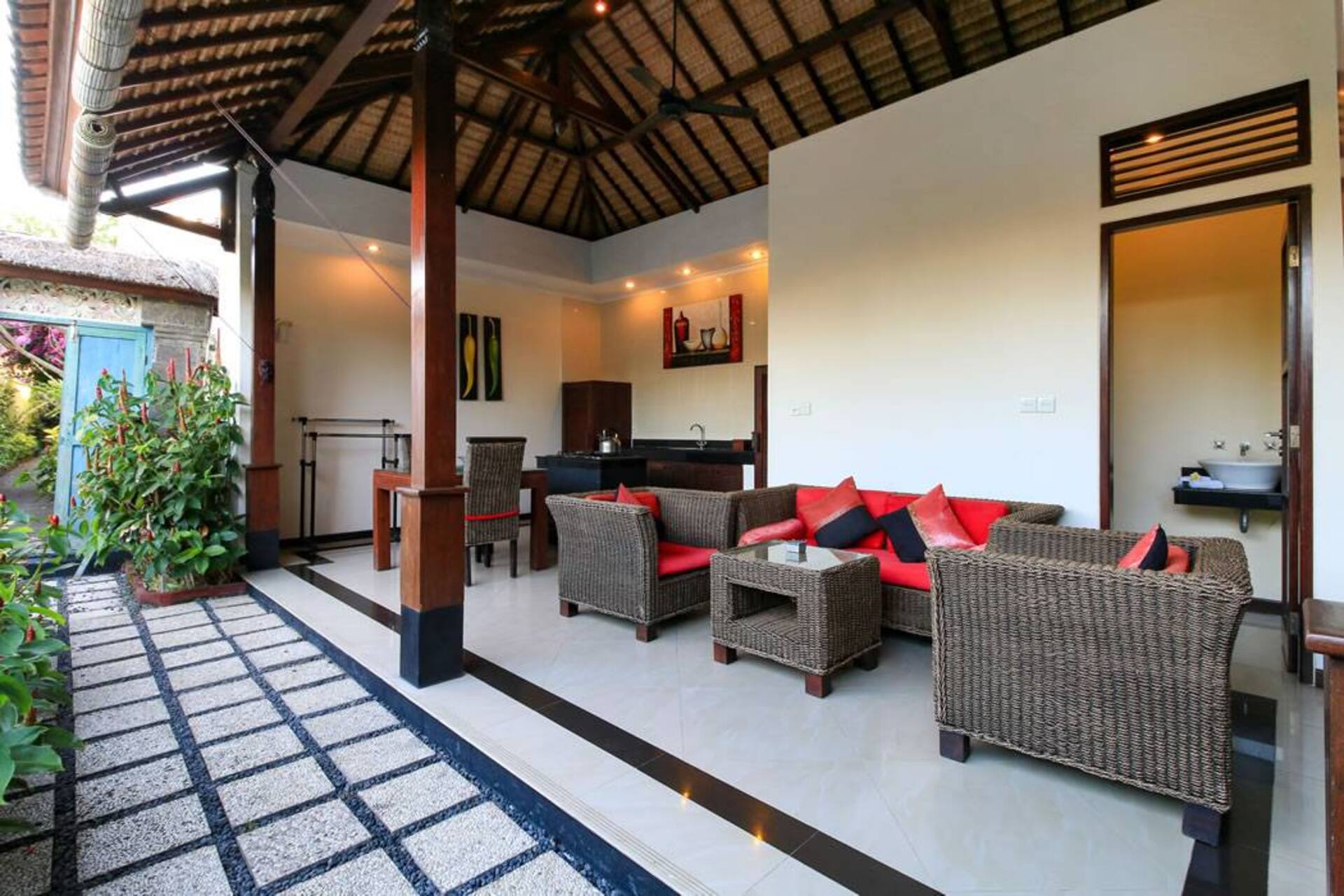 Cozy City Retreat 1 Bedroom Private Villa in Sanur 2