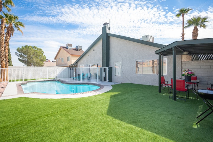 4b 2b Single Story Pool House W/ Themed Bedrooms - Las Vegas