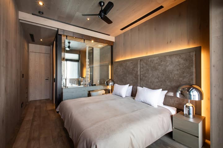 La configuración de la cama se puede configurar como 1 cama tamaño king o 2 camas individuales. 