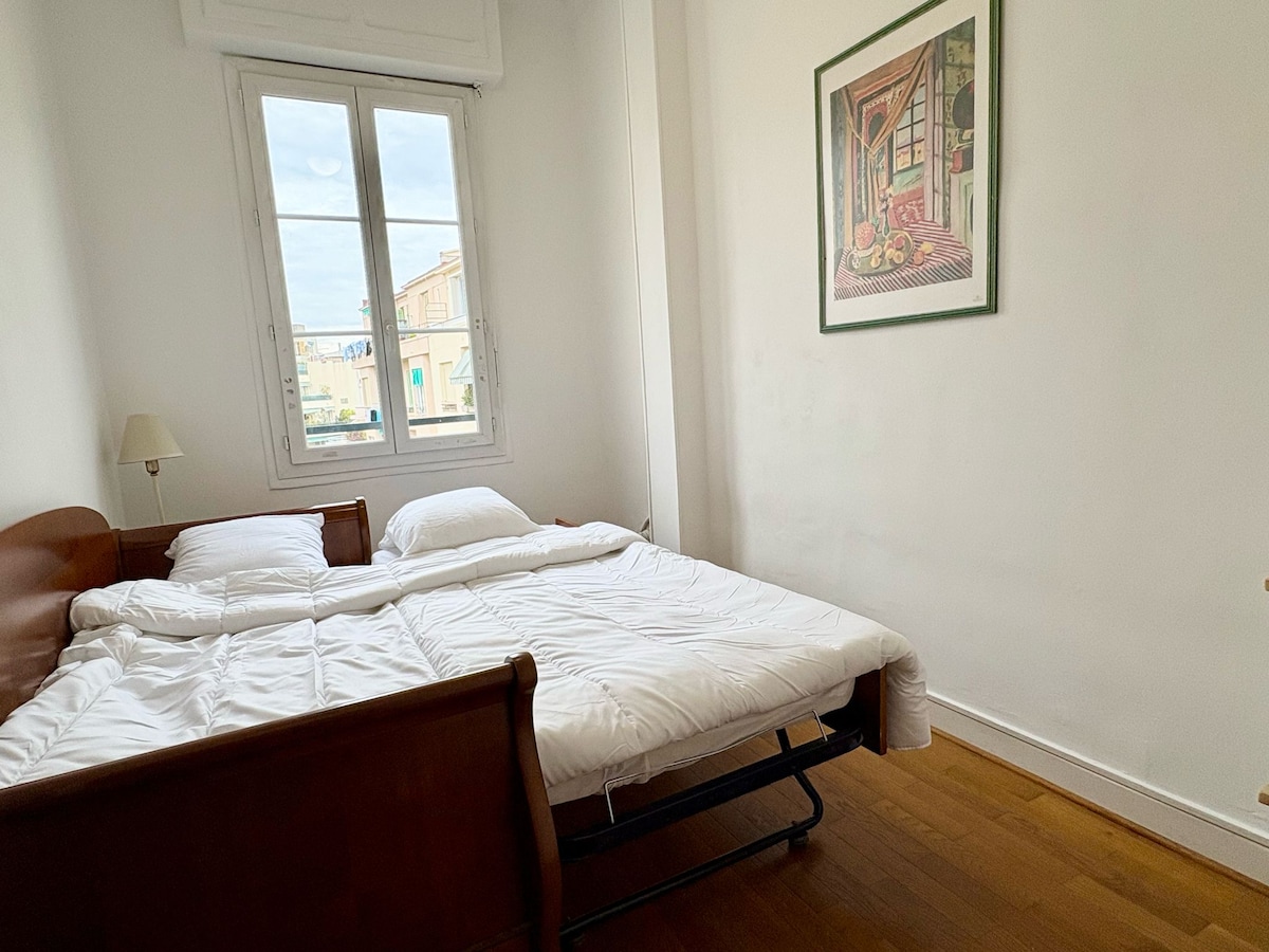 Habitación con cama de matrimonio 