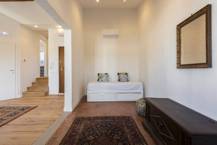 Santa Maria Novella penthouse gallery image 5