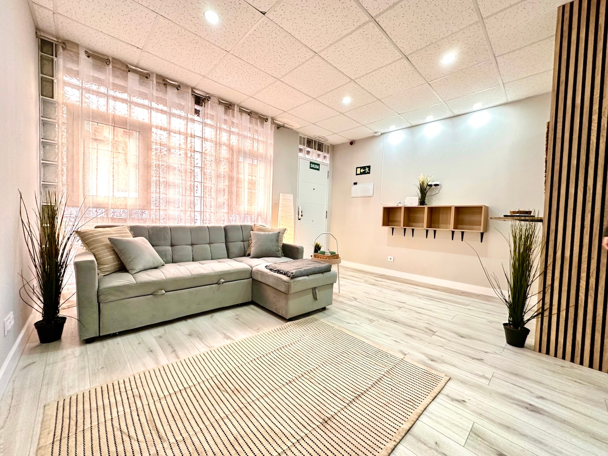 Popular Airbnb listing: Studio in Benicalap in Benicalap