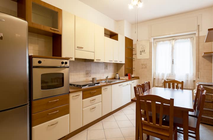 Spacious Apartment With Classic Charm, Como - Como