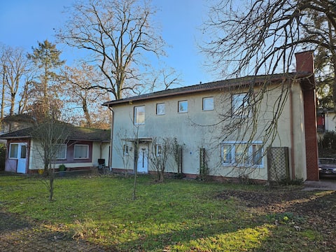 Spacious house, quiet location, outskirts of Frankfurt