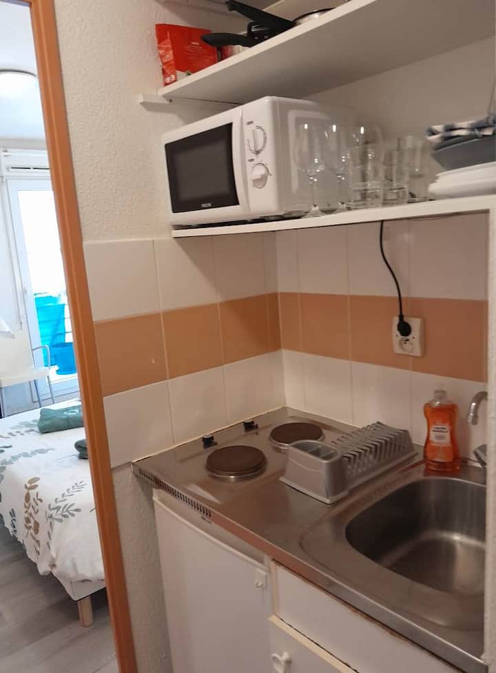 Charmant Studio Idéalement Placé - Nimes